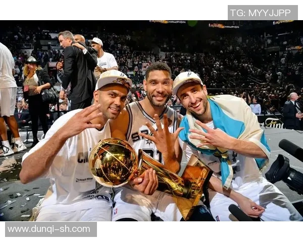 篮球8号著名球星与足球8号传奇人物的跨界对比与影响分析