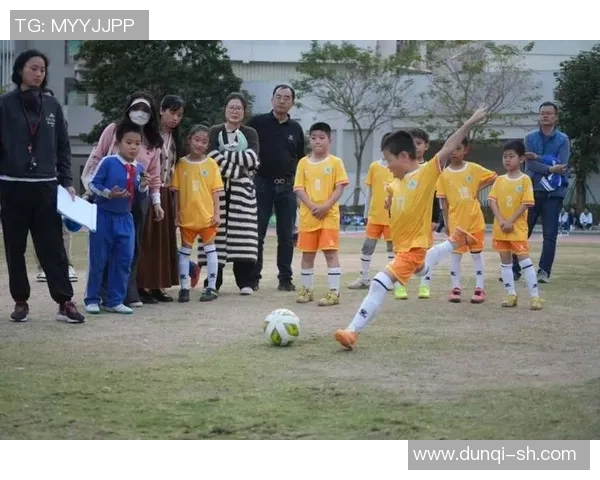 绿茵争霸赛场风云各显神通盘点足坛巨星独门绝技与巅峰时刻