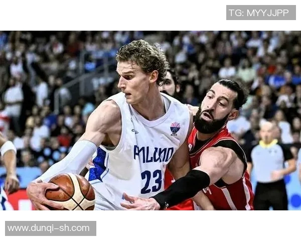 芬兰黑人足球球星逆袭欧洲赛场展现坚毅与荣耀人生 芬兰黑人足球球星逆袭欧洲赛场展现坚毅与荣耀人生