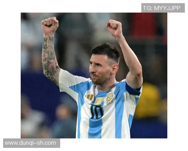 走近绿茵巨星全方位解读足球球星的荣耀与传奇故事 走近绿茵巨星全方位解读足球球星的荣耀与传奇故事