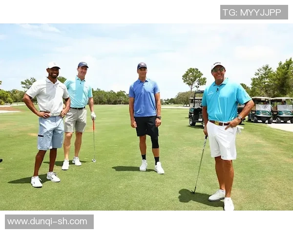 足球巨星赛场激战后携手碰杯庆祝友谊与荣耀瞬间