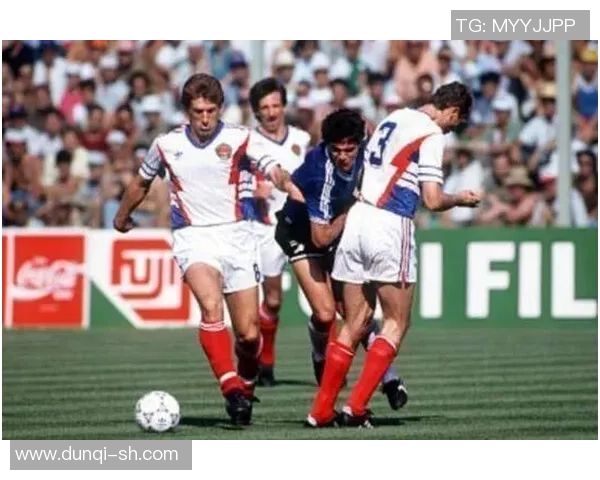 足球球星弗雷尔的传奇生涯与辉煌成就全面解读