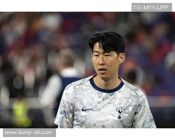 韩国足球长发球星是谁 他的独特发型与精彩表现吸引全球目光